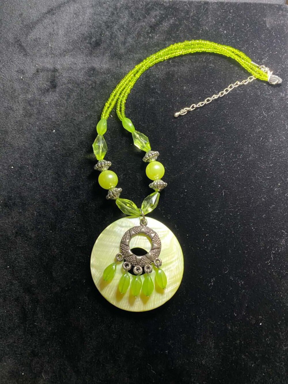 Vintage Lime Green Pearl Round Pendant Beads Silver tone Necklace Art Deco